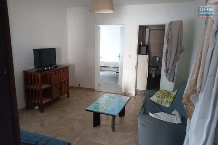 A-louer-par-OFIM-immobilier-appartement-meublé-à-Saint-Gilles-Les-Hauts