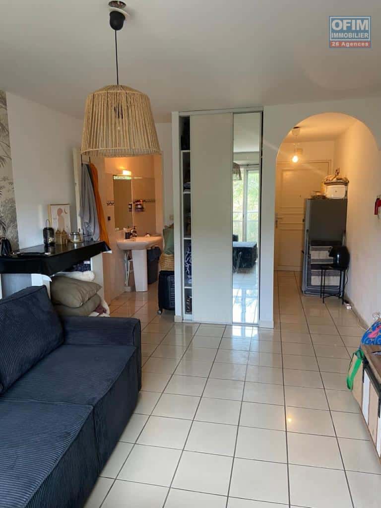 OFIM-immobilier-à-louer-studio-en-plein-coeur-de-Boucan-Canot