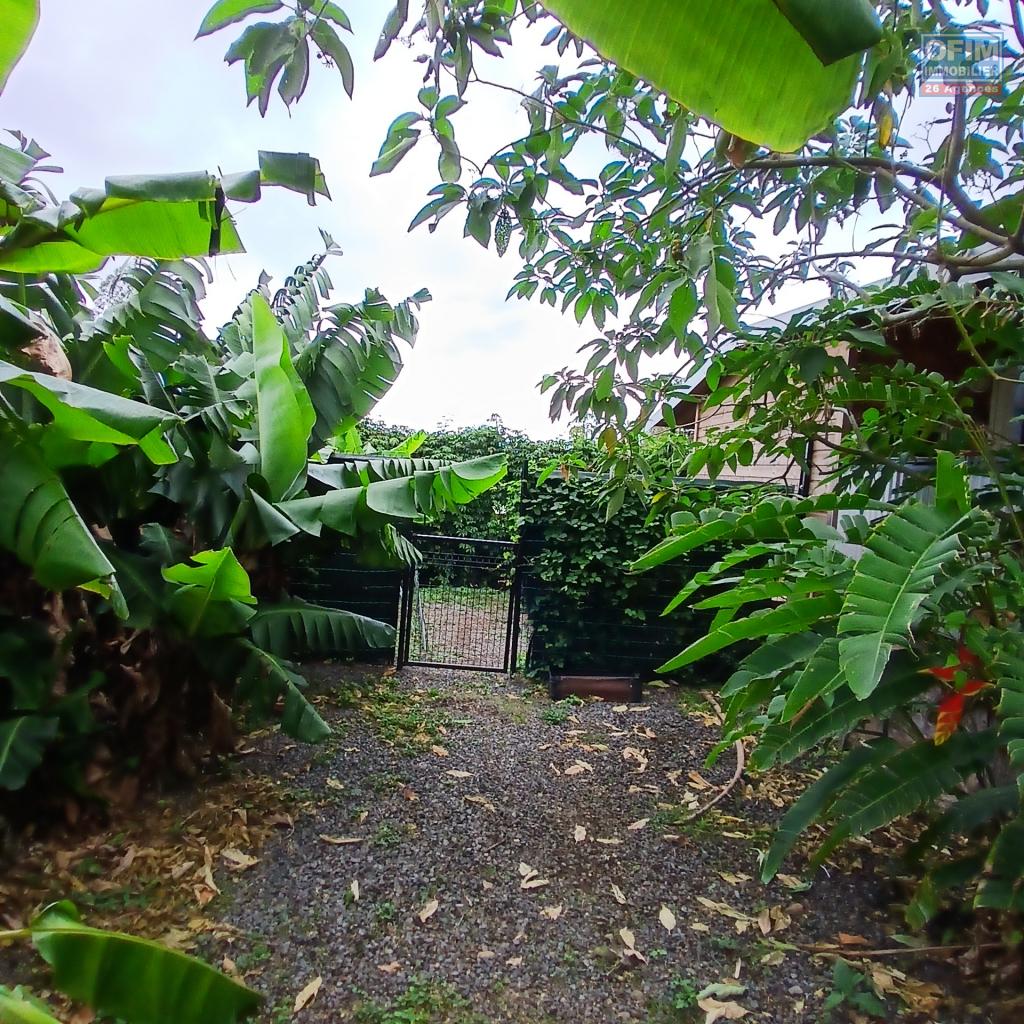 Location-studio-avec-petite-cour-clôturée